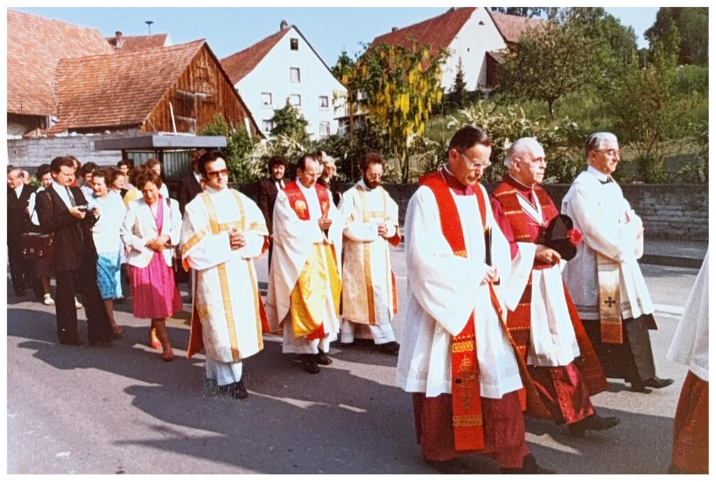 Prozession anlässlich der Priesterweihe von Reinhold Marder.