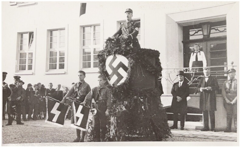 35_Ansprache_unterm_Kreuz_Schule_Geisslingen.jpg