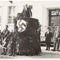 Schulhauseinweihung - Ansprache von Baurat Rutschmann auf dem Schulhof. 29.08.1936