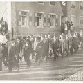 Schulhauseinweihung - Prozession zieht am Gebäude Rebstock vorbei - NS Zeit. 29.08.1936