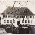Aufmarsch vor der Schule Geißlingen ebenfalls zur Einweihung 1936.