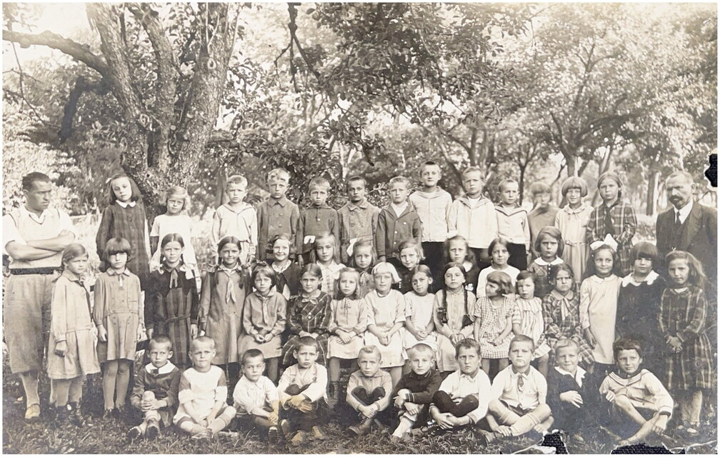 Gruppenbild Schulklasse auf Wanderausflug. 1932