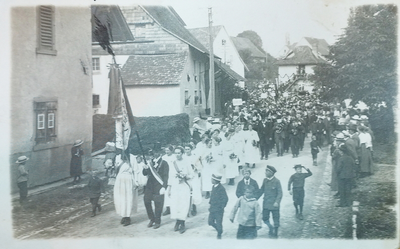 0030_Umzug_Musikverein_Dorfstrasse.jpg
