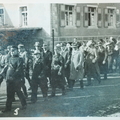 Umzug vor dem Rebstock annlässlich der Schulhaus Einweihung.
