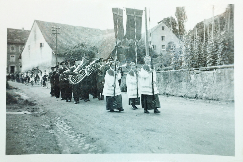 0012_Hauptstrasse_Glockenweihe.jpg