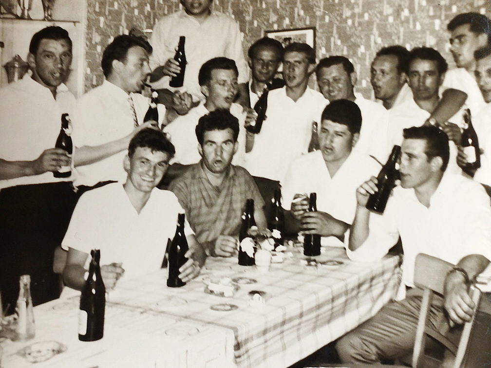 Männerstammtisch im Rebstock in den 60er Jahren.