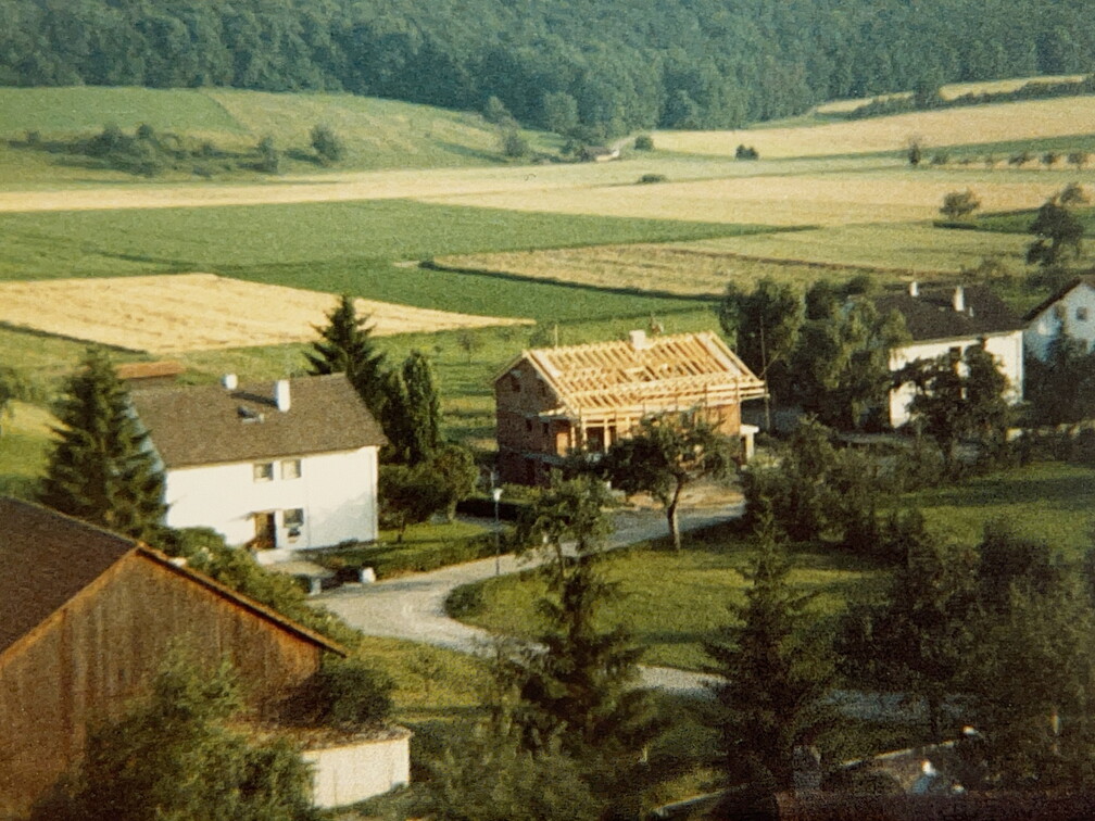Ungewöhnliche Perspektive - Häuser fotografiert während der Kirchenrenovation vom Kirchturmgerüst.