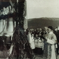 Weihung der Glocken vor der Kirche, 1950