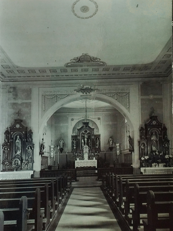 Ursprüngliche Ansicht des Kirchenraums mit Ornamenten vor 1962