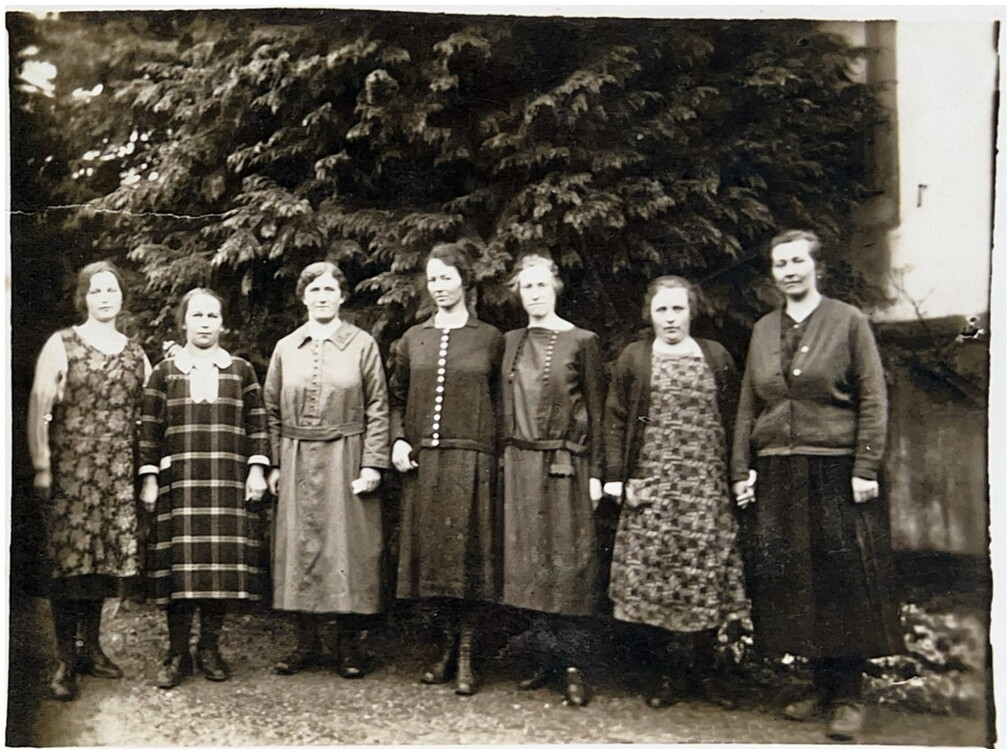 von rechts: Rutschmann Ida, Preiser Fine, Engler, Vonderach, Metzler Frida, Duttlinger Elisabeth, Hauser Lederle