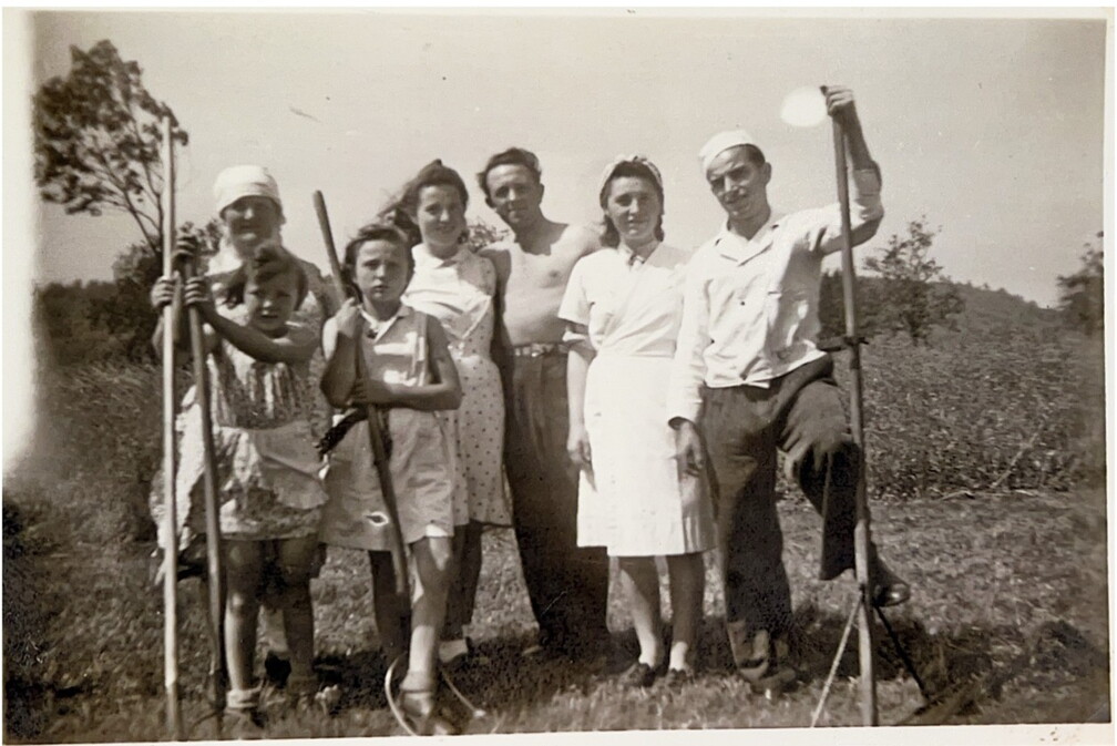 Teil der Familie Johann Binkert mit jüngster Tochter Friedigard, Hilde, Maria, Martha